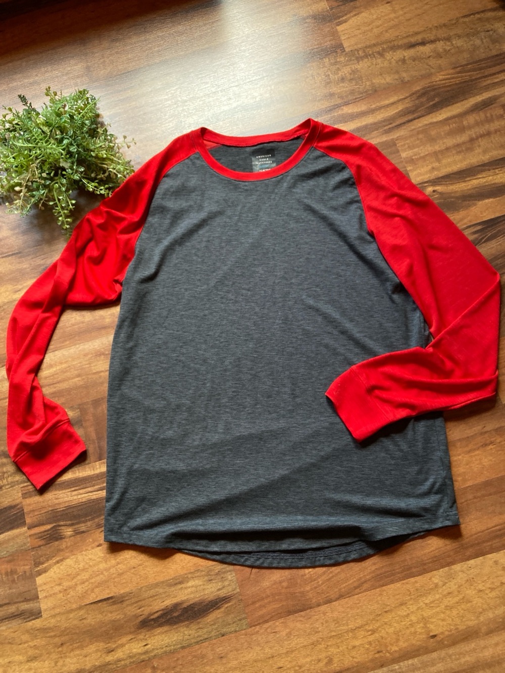 American Eagle Men’s Large long sleeve extreme flex active top